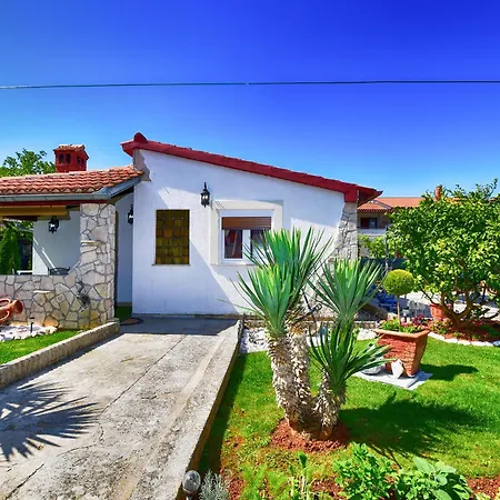 House Nicol 2426